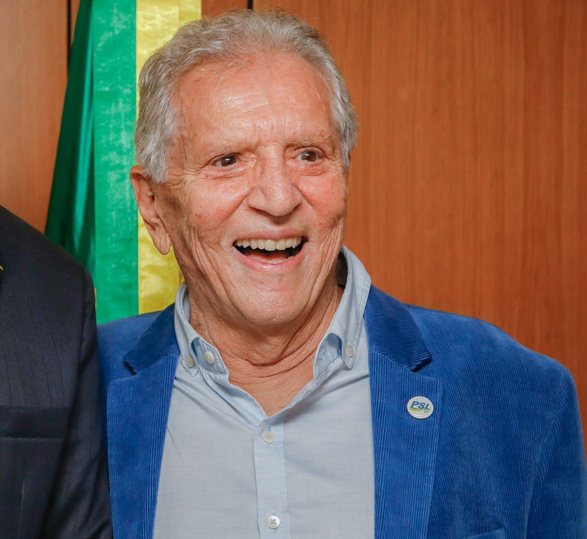poptime's tweet photo. 🚨 AGORA: Lula dá fecho no bolsonarista Carlos Alberto de Nóbrega após ser criticado por ser um presidente sem diploma:

“Quando eu e o Zé Alencar tomamos posse, nós não tínhamos diploma, mas tínhamos a consciência que nenhum país se desenvolve sem antes investir na educação.” https://t.co/MG2RXI9BNo