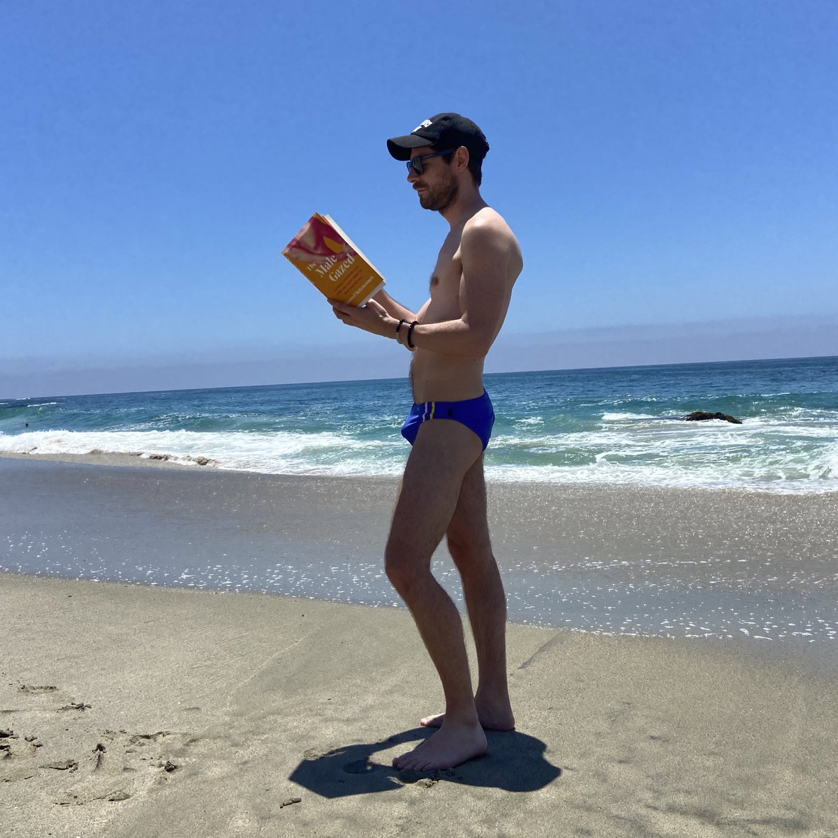 bmanuel's tweet photo. Can now confirm my book makes for a great beach read. 👀💪🏼 https://t.co/L4FlFPznDq
