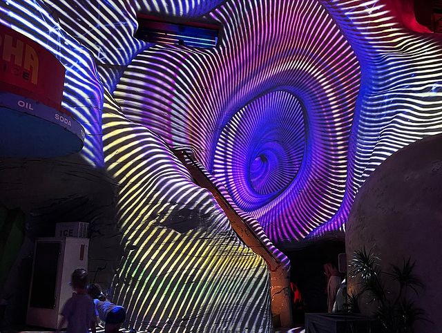 TravelNevadaEsp's tweet photo. Area15 es un espacio vanguardista que ofrece una fusión de arte, tecnología y cultura pop. Este lugar te llevará a un viaje que desafiará tus sentidos y ampliará tu imaginación.
#TravelNevada #ExploraNevada
📸: @shaneschag https://t.co/PKTlHRyJgn