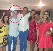 Betocoralg's tweet image. Que el señor Henao está bravo y demandando a quien comparta esta foto donde se ve muy “amistoso” con un narcotraficante. No lo vayan a compartir.