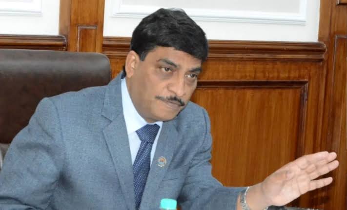 dar_Zubair_07's tweet photo. By turning "Analog Jammu &amp; Kashmir" into "Digital J&amp;K," the CS Dr. Arun Kumar Mehta has laid the #groundwork for a #brighter &amp; more #prosperous_future,where the people of the region can thrive in the digital age. Heartfelt #gratitude to CS for this notble #transformation. https://t.co/KpbVDnA09F
