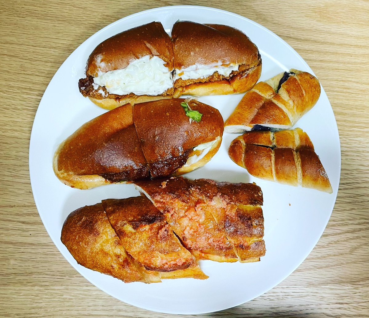 712_kenken's tweet photo. 体のためにって朝さんぽ始めたのに行った先でカロリー仕入れてたら意味ないよね🤣美味しい🤣 https://t.co/nEQhvfqbzj