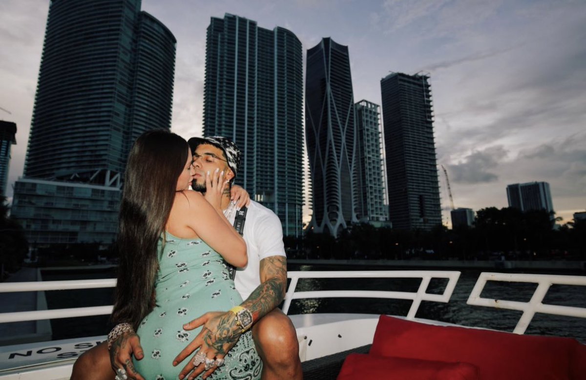 CAJADEVERDADES's tweet photo. ANUEL es el típico ex que no sabe estar solo…🤡 https://t.co/Hiwo4pIU2V
