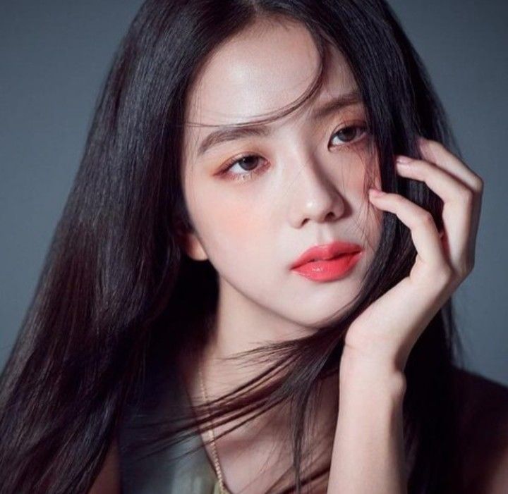 jisoospic's tweet photo. her. https://t.co/cSI9T4oKtU