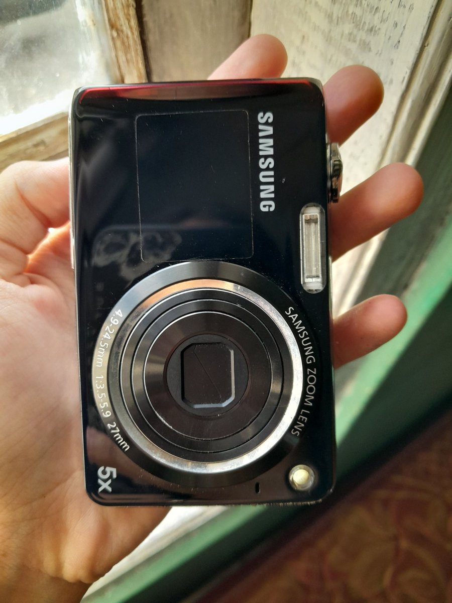 dyoryn14's tweet photo. Wts kamera digital samsung pl150
Kamera digicam/digital
Kamera depan berfungsi baik,banyak mode
Minus : goresan dikit di sisi
Kelengkapan : tempat kamera, chager kodok
Hasil foto 👇👇
#wtskamera #samsung #zonauang️ #kameradigicam https://t.co/ZeDNTiGBW3