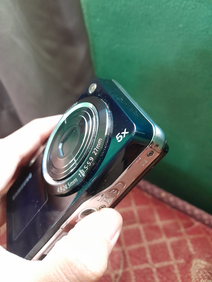 dyoryn14's tweet photo. Wts kamera digital samsung pl150
Kamera digicam/digital
Kamera depan berfungsi baik,banyak mode
Minus : goresan dikit di sisi
Kelengkapan : tempat kamera, chager kodok
Hasil foto 👇👇
#wtskamera #samsung #zonauang️ #kameradigicam https://t.co/ZeDNTiGBW3