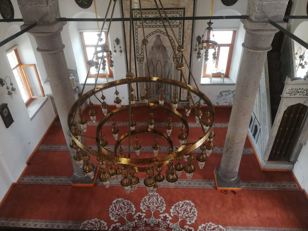 Konuşmuyor, 
anlatmıyor diye
hissetmiyor sanmayın. 
Kimisi içine atar çığlıklarını.

Cemal Süreya