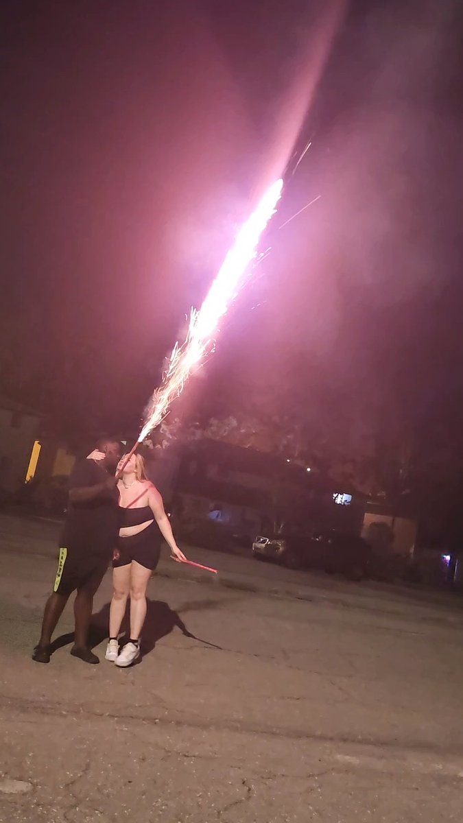 _Jane_0's tweet photo. Sparks are flying https://t.co/mRmeBS3Tpu