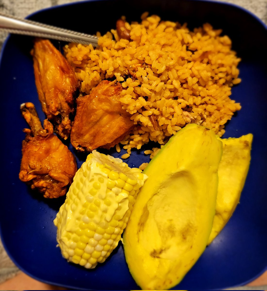 Cooked yellow rice with red kidney beans, chicken wings in the air fryer, corn on the cob, and some Avocado on the side. I've been craving some avocado. Yummy. 😋 hope everyone enjoyed their 4th.  #boricua #boricuafood