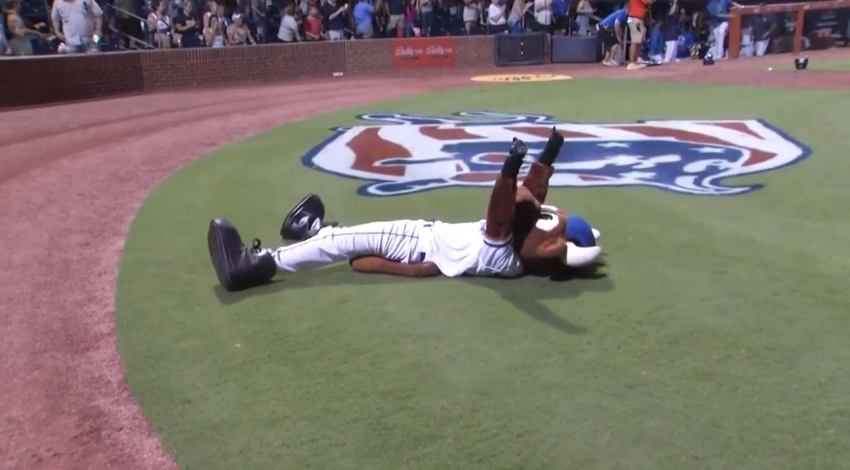 DurhamBulls's tweet image. Down 5

Score 6 in the 9th to win it

DO YOU BULLIEVE IN MIRACLES?? 🙌