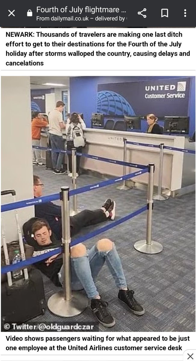 BarbStellar's tweet photo. Why is it that there's ALWAYS just 1 person handling the Customer Service counter for #UnitedAirlines in #NewarkAirport. I once spent 2 hours waiting  on a short line to speak to someone after my flight was canceled.  Hire More People!  I feel bad for the 2000 travelers stranded. https://t.co/DLlwbmlv0u