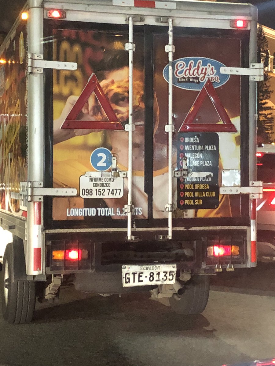Ferchasvs's tweet photo. @eddysbbq que clase de conductor tienen que prácticamente se metió en un espacio reducido delante de mi carro 
3 carriles se pasó como si fuera trailer y a riesgo de que me raye el carro frente a la piazza https://t.co/1KQ8GdsbQ8