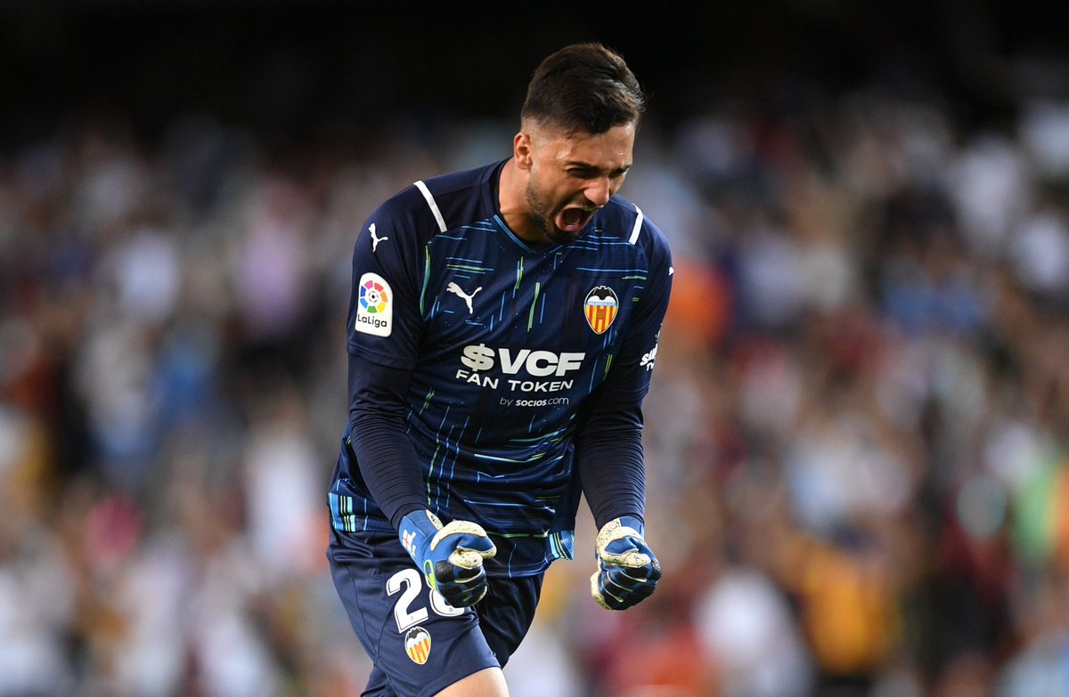 FabrizioRomano's tweet photo. Bayern are expected to open concrete talks for Giorgi Mamardashvili in the next days. 🔴🇬🇪 #FCBayern

He’s understood to be keen on the move at Bayern.

Club still busy with Harry Kane as top priority target but Georgian GK is in the list, waiting for Valencia. https://t.co/FQKSWTR8fk