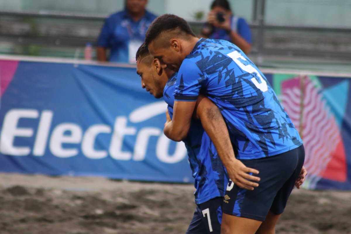 LaSelecta_SLV's tweet image. 📸 | Fotogalería del juego de El Salvador 🇸🇻 7-4 🇧🇸 Bahamas #LaSelectaDePlaya #JuegosCentroamericanos2023