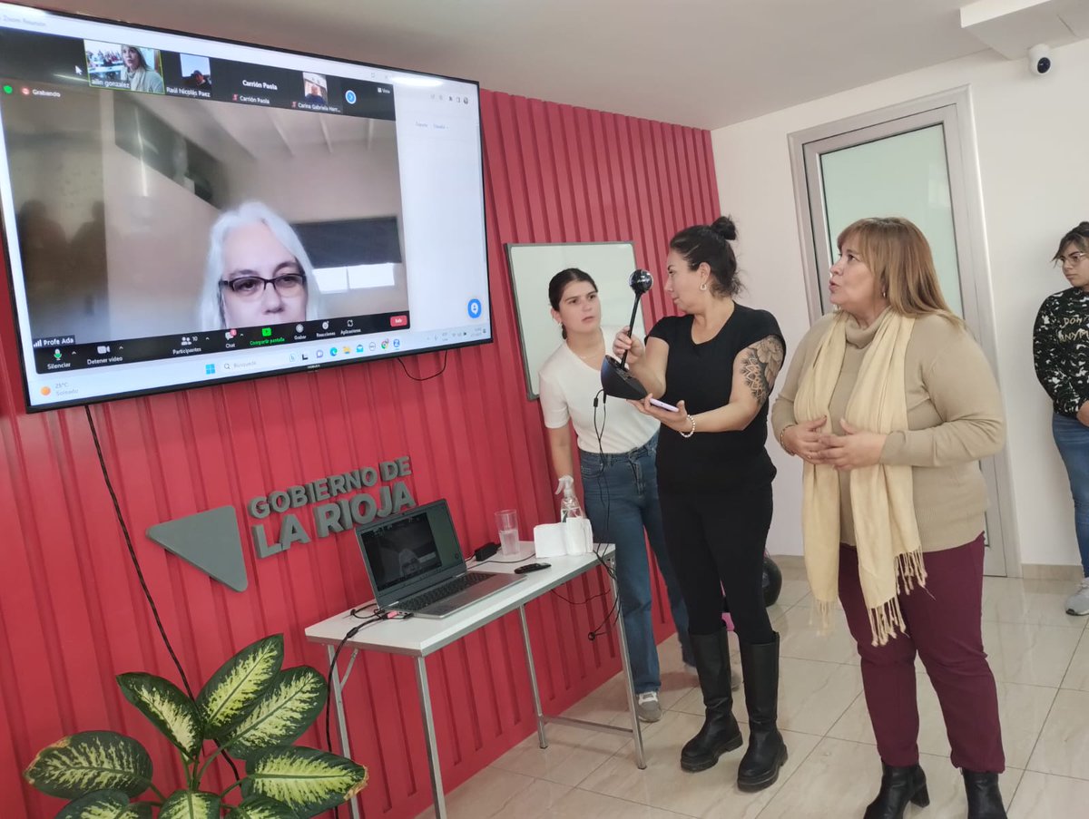 maursediaz's tweet photo. Diciéndo y haciendo , generando más oportunidades , abrazando a las diversidades y disidencias.
@QuintelaRicardo @BeatrizTello4 @amolinalarioja @EquipoAdamaza @TeresitaMadera @ElviraZalazar @MiriamPortugal7 https://t.co/CpuI1i0rB0