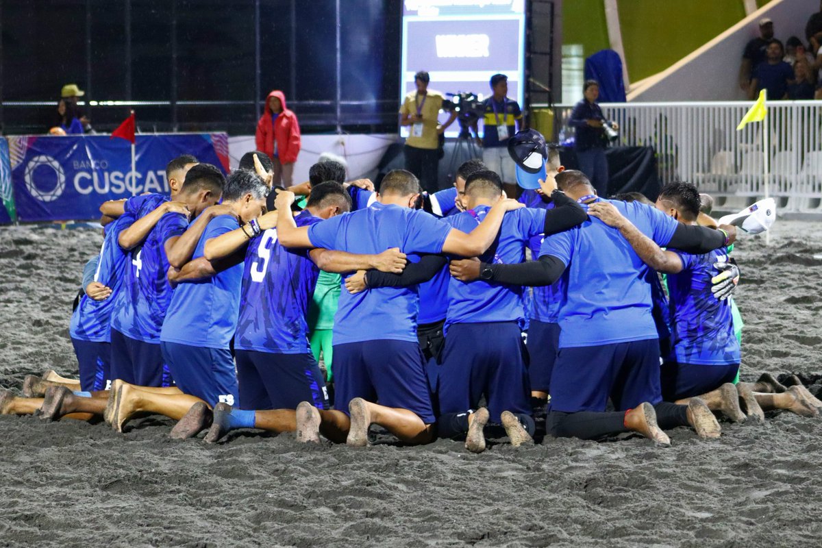 LaSelecta_SLV's tweet image. 📸 | Fotogalería del juego de El Salvador 🇸🇻 7-4 🇧🇸 Bahamas #LaSelectaDePlaya #JuegosCentroamericanos2023
