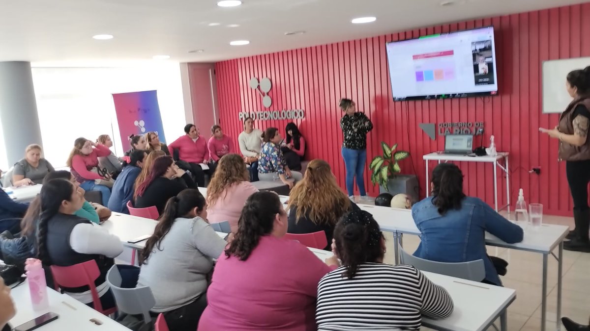 maursediaz's tweet photo. Diciéndo y haciendo , generando más oportunidades , abrazando a las diversidades y disidencias.
@QuintelaRicardo @BeatrizTello4 @amolinalarioja @EquipoAdamaza @TeresitaMadera @ElviraZalazar @MiriamPortugal7 https://t.co/CpuI1i0rB0