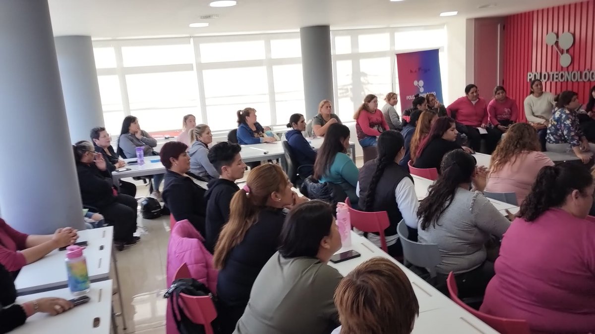 maursediaz's tweet photo. Diciéndo y haciendo , generando más oportunidades , abrazando a las diversidades y disidencias.
@QuintelaRicardo @BeatrizTello4 @amolinalarioja @EquipoAdamaza @TeresitaMadera @ElviraZalazar @MiriamPortugal7 https://t.co/CpuI1i0rB0