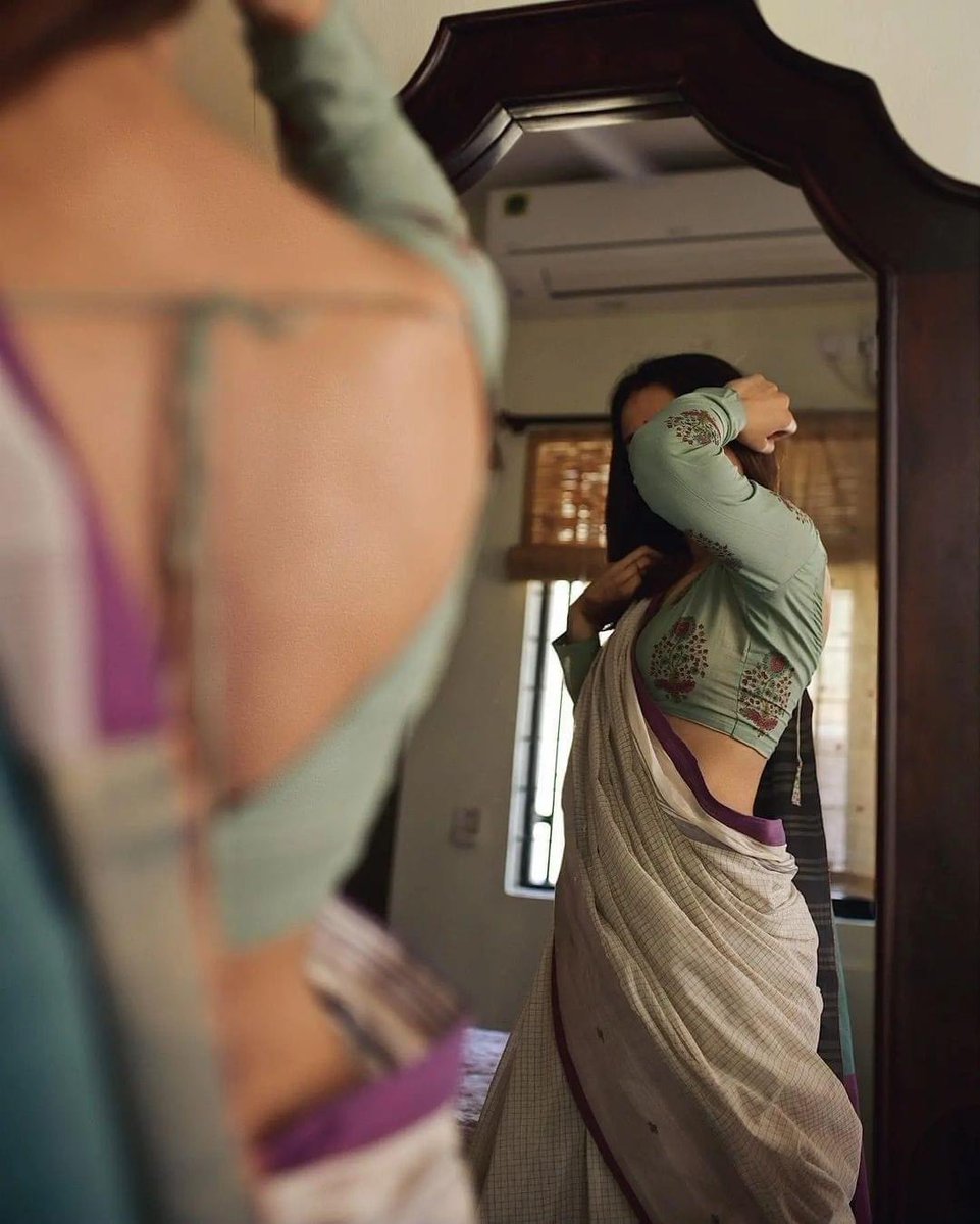 yvenky75's tweet photo. @KollyCensor She is just saree model, https://t.co/JmR1oLv1tC