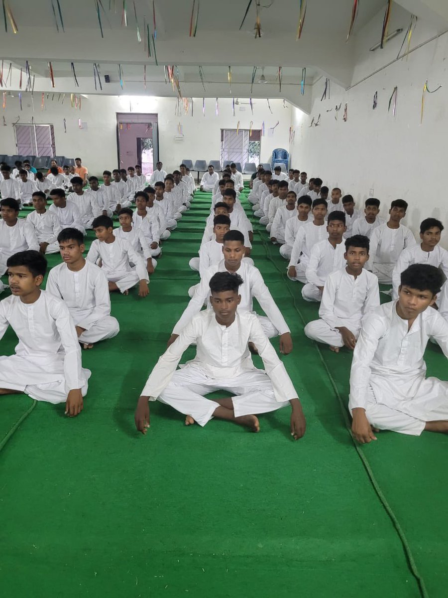 KPS_AOC's tweet photo. Evening meditation at #EklavyaAwasiyaVidhyalaya Tamar. “…where the focus is right, the light of knowledge burns bright.” (EMRS Tamar is managed by the KeralaPublicSchool Trust,Jsr) @HemantSorenJMM @BannaGupta76  @TribalAffairsIn @TataSteelLtd @DCEastSinghbhum https://t.co/1je8Lg1QBr