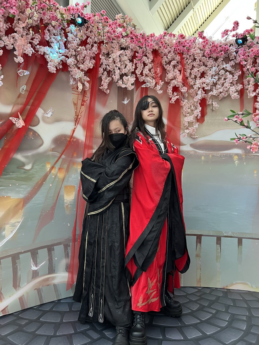99nzhe's tweet photo. Let’s settle the debt at the Bilibili Booth🤣

贺玄：@n_tgcos 
花城：Ash @/kare_and_ash (IG)

#双鬼王 #TwinGhosts #TGCF 💥 https://t.co/N3rTHx3TPK