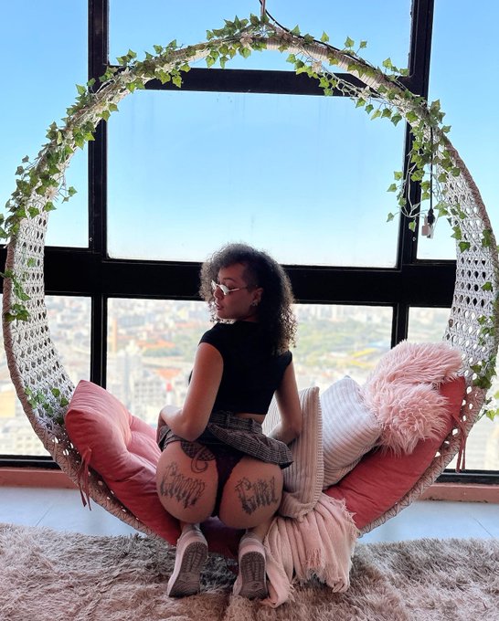 Good girl😇 https://t.co/ra7dkNbGzG https://t.co/eWjLF7Blj8