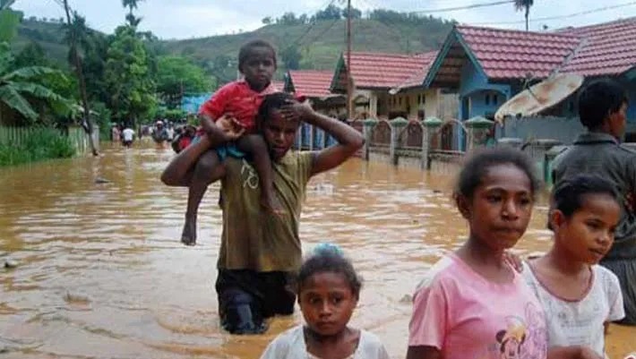 angkytm's tweet photo. Peristiwa bencana iklim, kekeringan, banjir, mengakibatkan hilangnya pekerjaan dan pendapatan, berdampak pada anak remaja dapat menimbulkan traumatis dan guncangan yang berpengaruh bagi kemajuan akademik dan perkembangan fisik. Ulasan Peneliti disini 
https://t.co/CAdJwFEF3s https://t.co/YIpz1pncMX