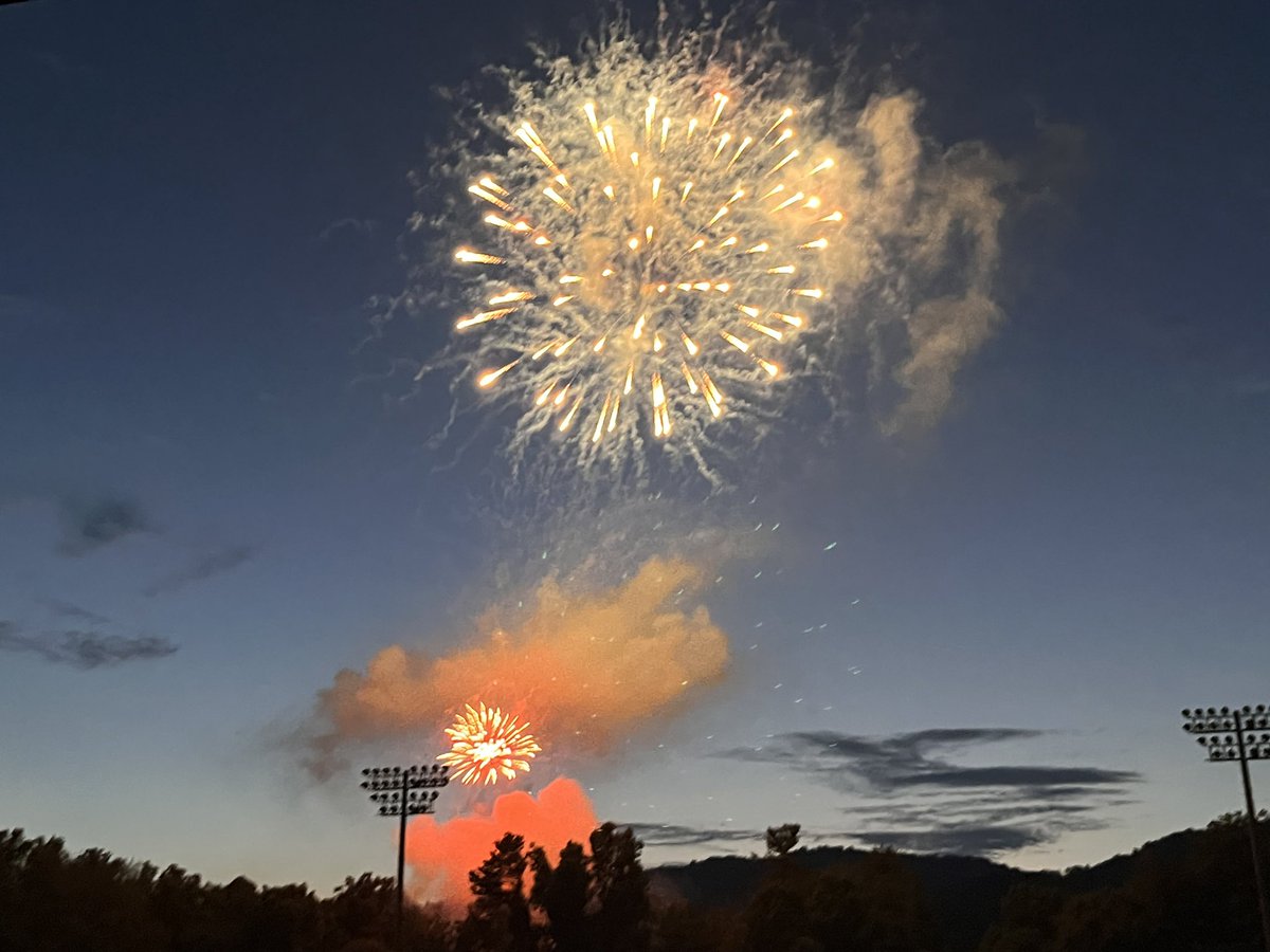 Thank you to the Town of Mars Hill for putting on a great, patriotic show, on our campus tonight! Thank you to our community for turning out in big numbers. @MarsHill_NC @MarsHillU