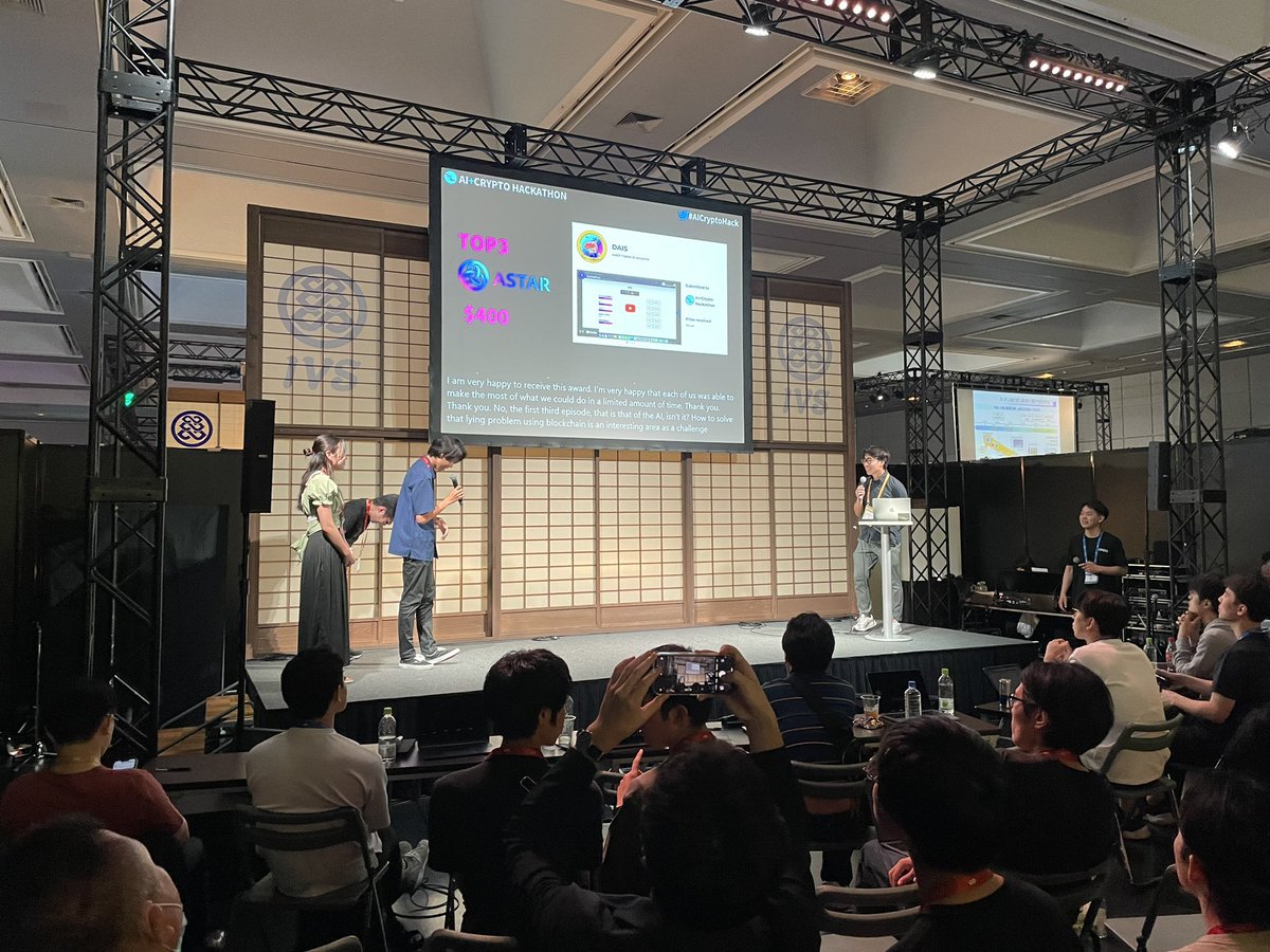 akindo_io's tweet photo. #AICryptoHack we held at #IVS2023  was also sponsored by @AstarNetwork 🤝

Astar prize was announced by @WatanabeSota , the founder of Astar🎉

9 products that the most innovative AI × Astar got the prize🎖

We will continue to make developers hustle with Astar🚀

#IVSCrypto https://t.co/I3uieUKG2k