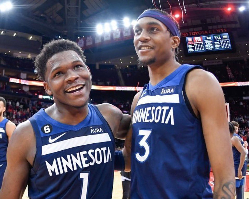 Wolves Lead tweet media