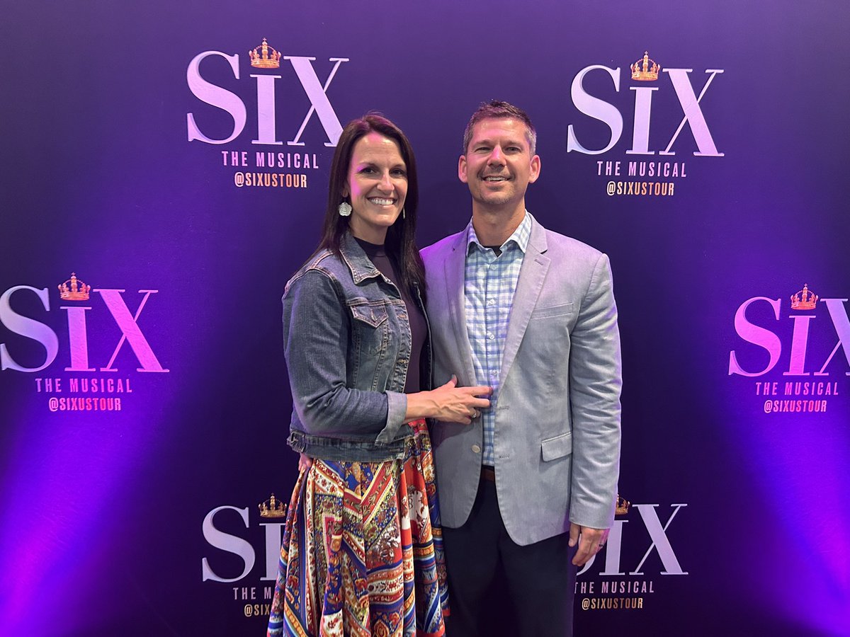 heroichistory22's tweet photo. We kicked off our trip to the UK with the #queendom of @SIXUSTour at the @BlumenthalArts in the Queen City! #DivorcedBeheadedDied 👑☠️
Off to Manchester in the morning! 🇺🇸✈️🏴 https://t.co/k89WCGvOGO