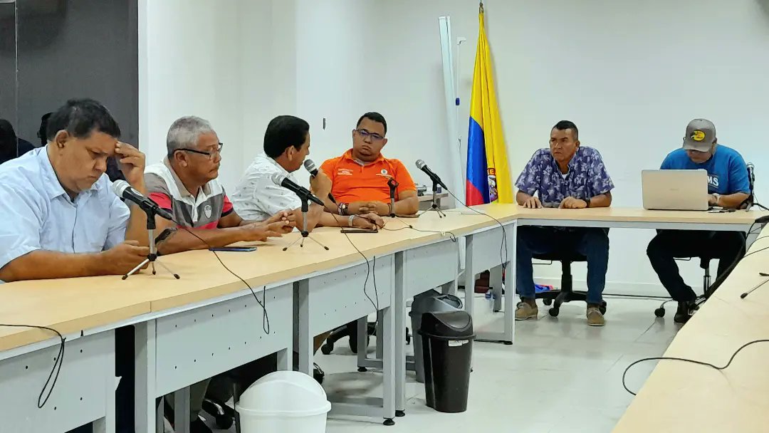 Localidad2_SMR's tweet photo. Seguimos comprometidos en aunar esfuerzos, sabemos que el trabajo en equipo con los ediles dará buenos frutos en el desarrollo del territorio.

#Localidad2
#AlcaldeLocalEnLaCalle https://t.co/ztKh0TQivb