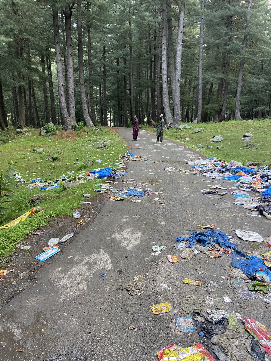 Adivasi_JK's tweet photo. Welcome to Pahalgam where Hoteliers through litter &amp; wrappers in mid night hours in out reach forests of Pahalgam like batkote forest.
Totally failure of pahalgam development Authority @DCAnantnag @OfficeOfLGJandK @manojsinha_ @SyedAbidShah @xeeshan_KAS @TheKashmiriyat @imaadmir https://t.co/fjSnXnjWd6