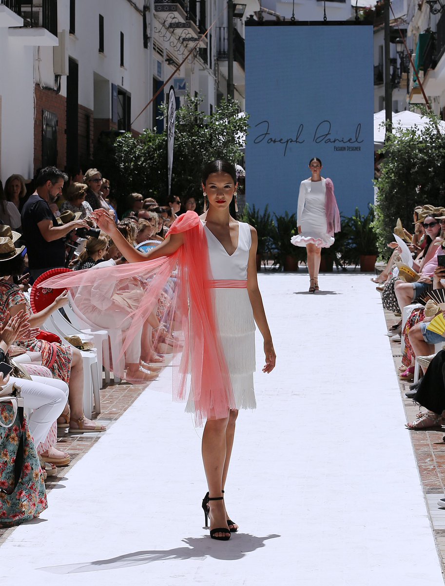 JosephDaniel83's tweet photo. #novia #novias #bride #bridedress #weddingdress #wedding #weddingplanner #fashion #moda #model #designerbride  #altacostura #hautecouture #malagademoda #modaespañola #beaty #dressbride #dresswedding #dress https://t.co/uOs8h2a9hD