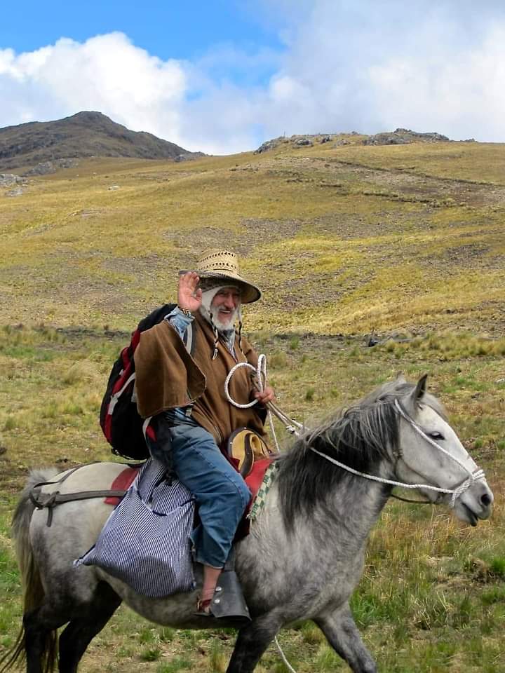 Olindeando's tweet photo. Hace unos días en Celendín, Cajamarca se  conmemora el día de la Dignidad... Para que nuestros pueblos no olviden la lucha con el proyecto Conga.
Allí estuvo un día Hugo Blanco también, aquí la foto para recordar que #CongaNoVa https://t.co/cpSl02Kx5i