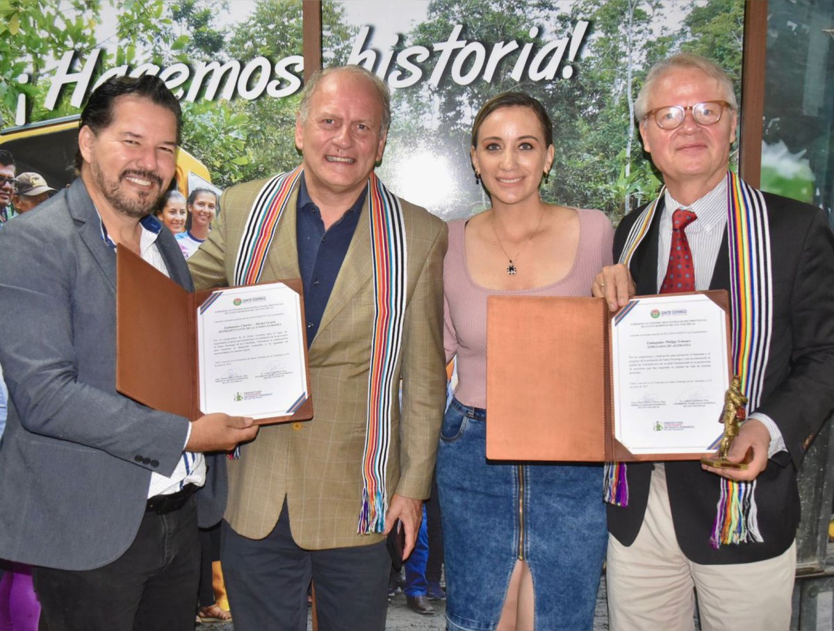 EUAmbEcuador's tweet photo. En #SantoDomingo, celebramos con la Prefecta🇪🇨 Johana Núñes, el Alcalde Wilson Eraso y el Embajador🇩🇪Philipp Schauer los muchos logros del proyecto #Promire de integración de migrantes, implementado por @GIZEcuador con la prefectura, la alcaldía y muchos socios 🇪🇨🤝🇩🇪🤝🇪🇺 https://t.co/zN95RvANRh