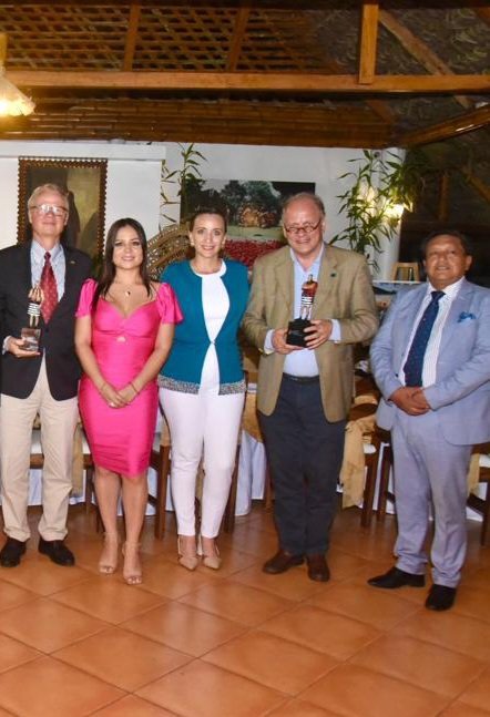 EUAmbEcuador's tweet photo. En #SantoDomingo, celebramos con la Prefecta🇪🇨 Johana Núñes, el Alcalde Wilson Eraso y el Embajador🇩🇪Philipp Schauer los muchos logros del proyecto #Promire de integración de migrantes, implementado por @GIZEcuador con la prefectura, la alcaldía y muchos socios 🇪🇨🤝🇩🇪🤝🇪🇺 https://t.co/zN95RvANRh