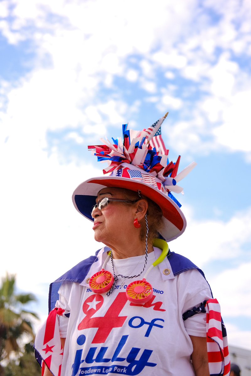 Ron_Nirenberg's tweet photo. It's not the 4th of July in San Antonio until you stop by Woodlawn Lake. 🇺🇸  

Today we celebrate our country's independence and the endless possibilities of tomorrow. Stay safe and hydrated, y'all! https://t.co/RaW9lPxwGn