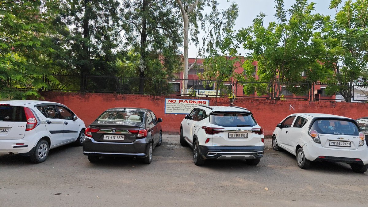 gmhs37c's tweet photo. Parking in No Parking zone, before GMHS 37C Chandigarh @trafficchd @ssptfcchd @SchoolEduChd @MCChandigarh @AU_CDGNews 
Numerous reminders and requests seem not being paid heed by authorities as well as the local residents. Request for redressal. https://t.co/qliCGj83rj