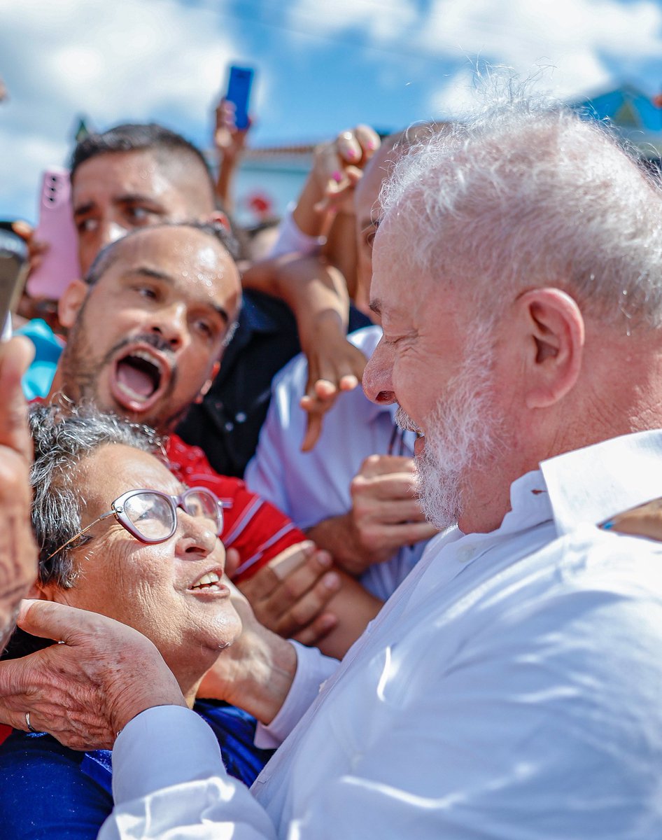 DanielMaiaMello's tweet photo. Fico vendo um monte de bolsonarista falando que agora com Bolsonaro inelegível o Tarcisio, Zema, Micheque…
vão ganhar do Lula. Que vai ser mais fácil agora. 

Meu amigoooo 

O Presidente Lula é IMBATÍVEL em 2026 https://t.co/YXekEbsrAh