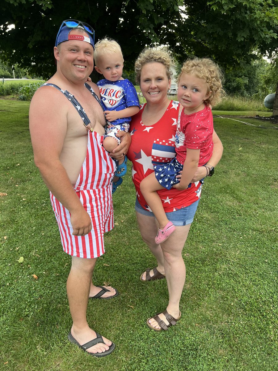 CoachBZink's tweet photo. Happy birthday America! #GodBlessTheUSA #TheZinks #4thOfJuly
🇺🇸🎆🦅 https://t.co/bgRCSoFgZm