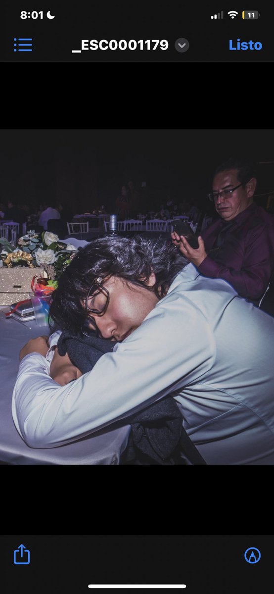 AlejandroBt05's tweet photo. que verga le pasaba al camarógrafo de la graduación JAJAJA https://t.co/UZizlgt26I