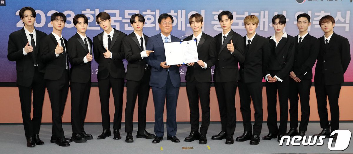 ist_ent's tweet photo. [#더보이즈 뉴스] 한국문화 해외 홍보대사로 임명된 더보이즈

#THEBOYZ
@IST_THEBOYZ

https://t.co/8WnRle2keY https://t.co/1pCF4alu6D