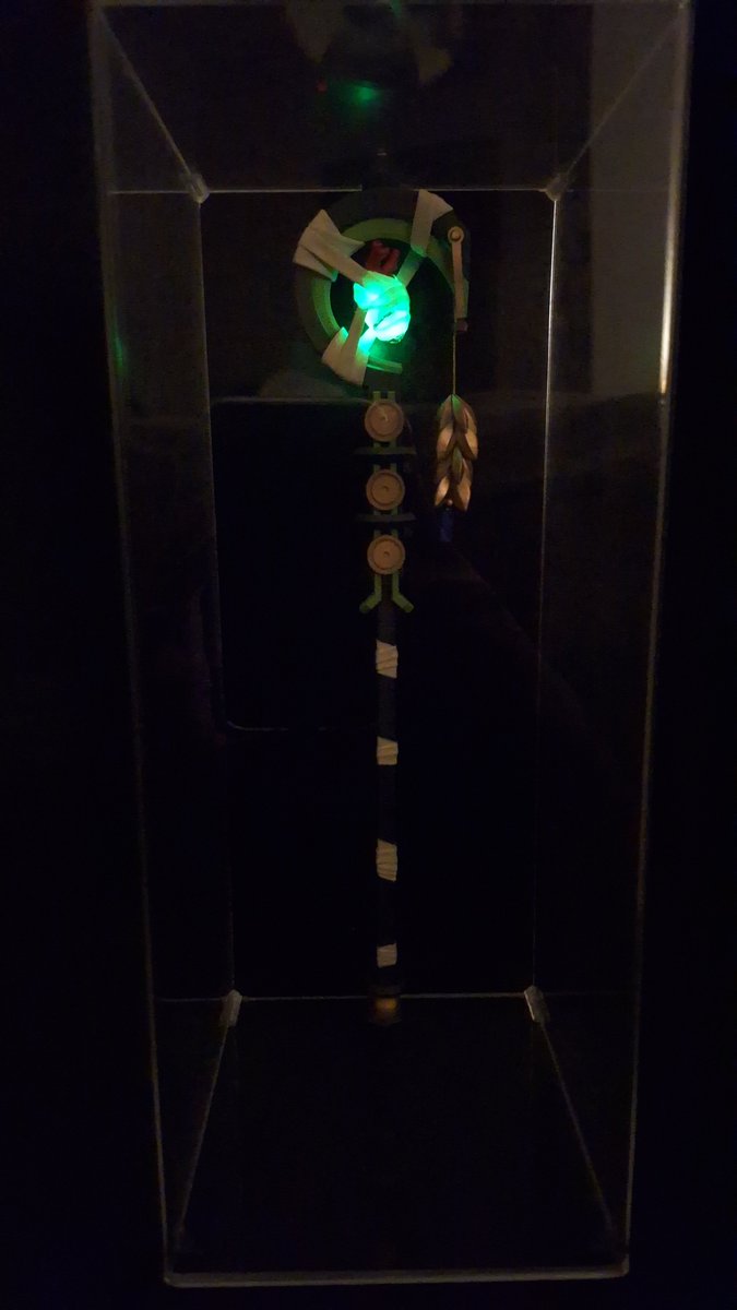 AnotherParfait's tweet photo. I modeled Ollie's staff from scratch, printed, painted it for my gf's birthday.

There's a micro LED installed in the heart.
#Dislyte #dislytefanart @dislyte https://t.co/QHmDWuhhFC