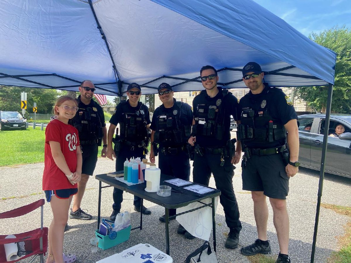 DGuevara_VBPD's tweet image. A big Thanks goes out to Lilly&apos;s &quot;Brain Freezy Snow Cone&quot; stand, saving our Chix Beach officers from the heat with some tasty treats this 4th of July! @VBPD #VBPD