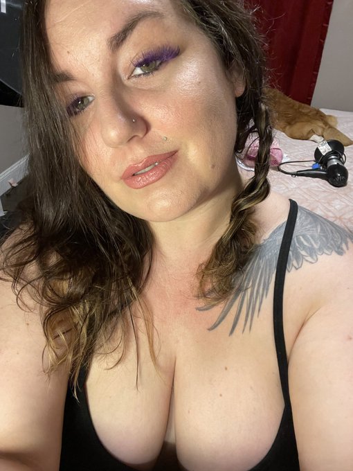 Getting ready to shoot a lil som&rsquo;in som&rsquo;in https://t.co/quPf70RZmE<a href="/tag/newprofilepic"class="tags"><span>#newprofilepic</span></a>