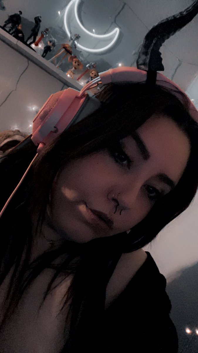 WhiteFox106 tweet media