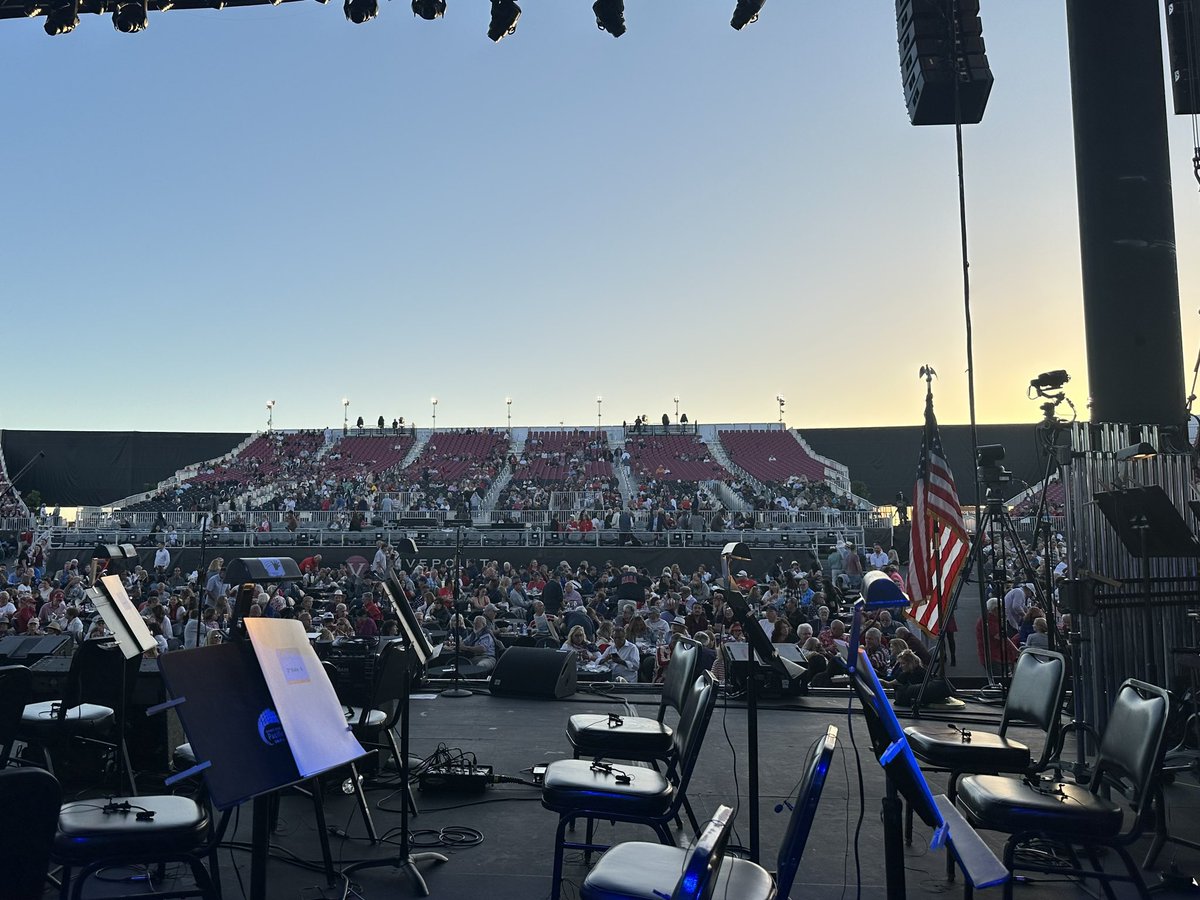 Audience filtering in for the show. Happy 4th everyone! <a href="/PacificSymphony/">Pacific Symphony</a> <a href="/FivePointAmp/">FivePoint Amp</a>