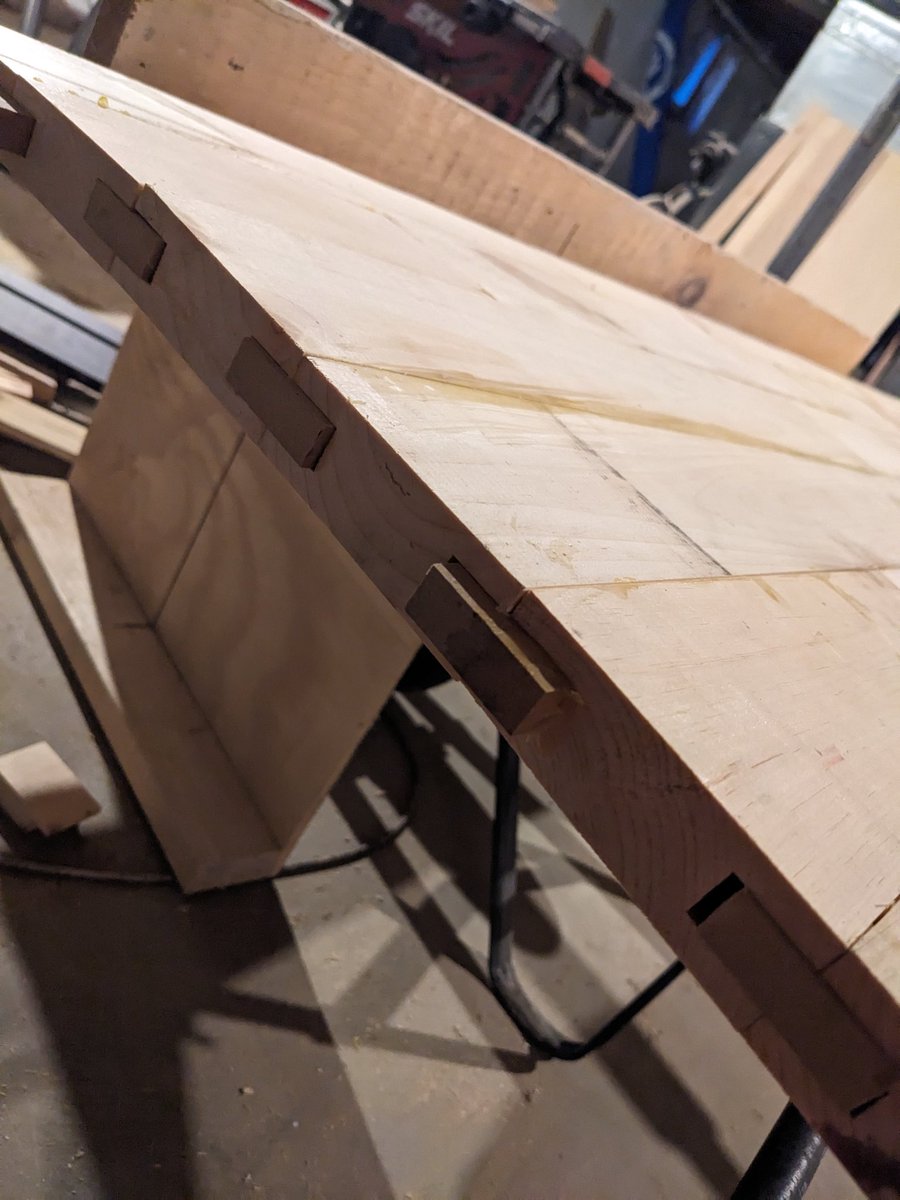 Twitter may be dying but I guess I'm still going to post some pics of things! New windsurf board with foil is awesome, built some storage for it, and here's a tabletop I was working on but need to 100% redo starting tomorrow