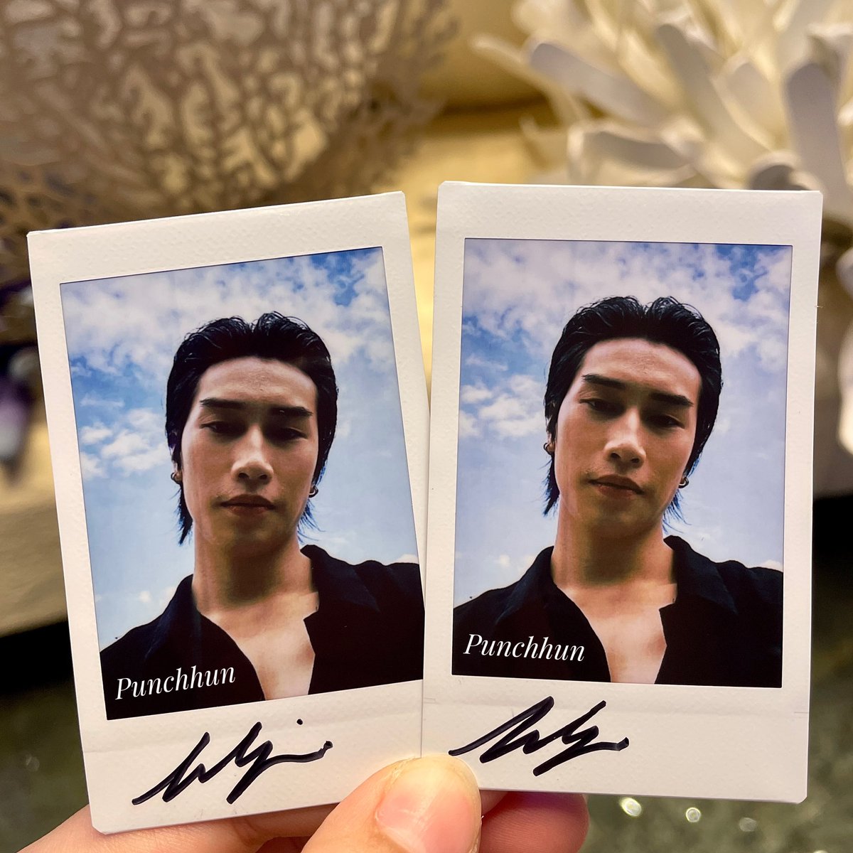 punch_punch16's tweet photo. Pls rt🙏🏻 

Bible Polaroid Signed เพื่อนฝากขายคับ ใบละ 5,500 บาท นัดรับได้ สนใจ dm เลย

#ตลาดนัดคินน์พอร์ช #ตลาดนัดboc #BibleWichapas #bsumone #ตลาดนัดคินพอร์ช #ตลาดนัดเหนือเมฆ #THCBOC #THCFinalEP #THCFinalepisode #THC https://t.co/875hF9XnvK